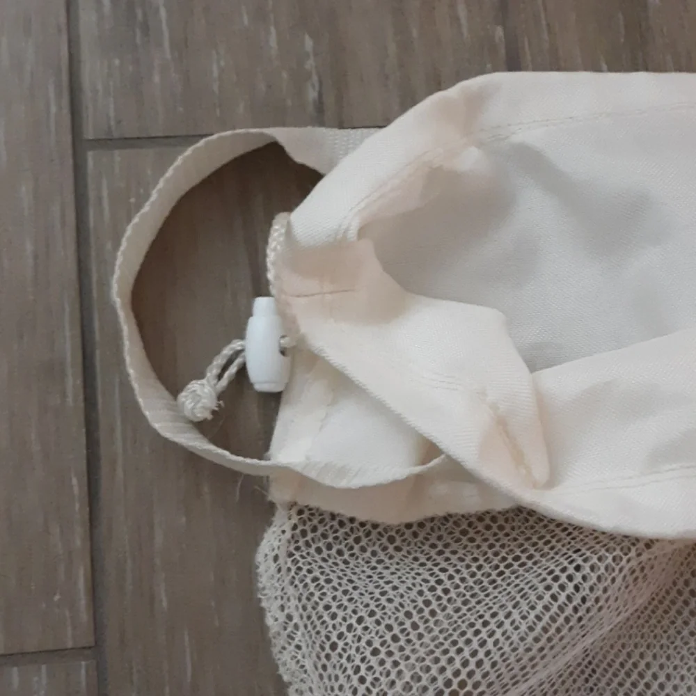 Mesh drawstring laundry bag with handles